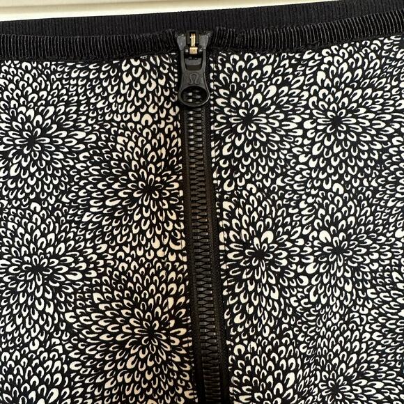 NWOT Lululemon Black & White Floral Tennis Skirt - Picture 3 of 6